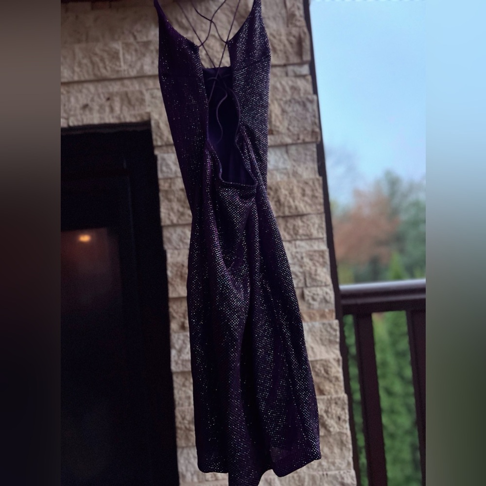 💜💜💜 𝕎𝕀ℕ𝔻𝕊𝕆ℝ Purple Sparkly Dress - Picture 3 of 5
